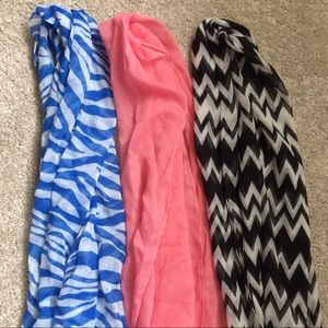 Lot of three scarves